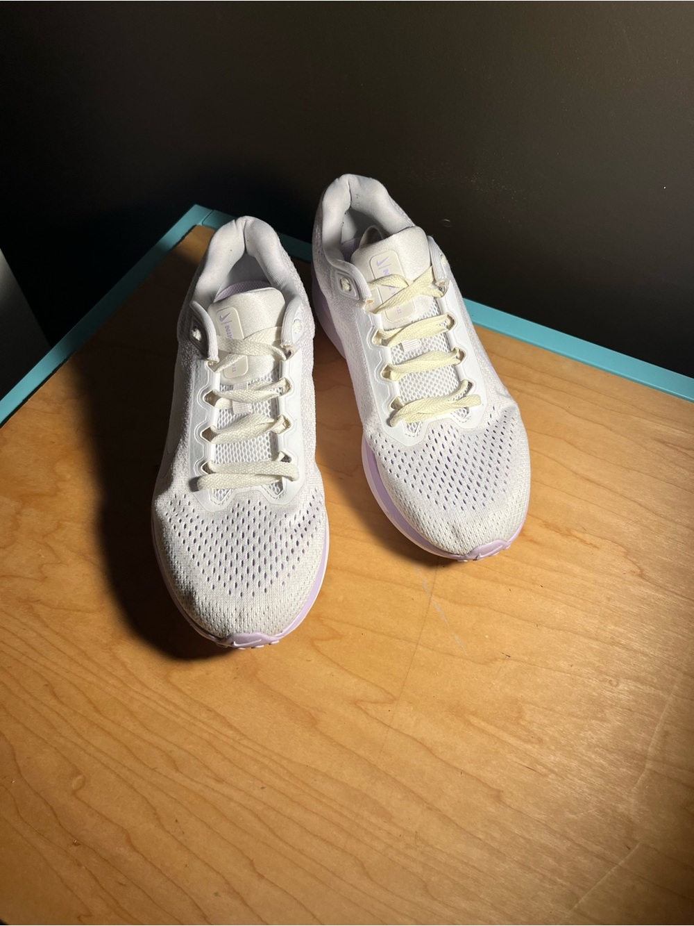 Nike Air Winflo 11 Women’s  White Athletic Running Sneakers with  Pink/lilac
